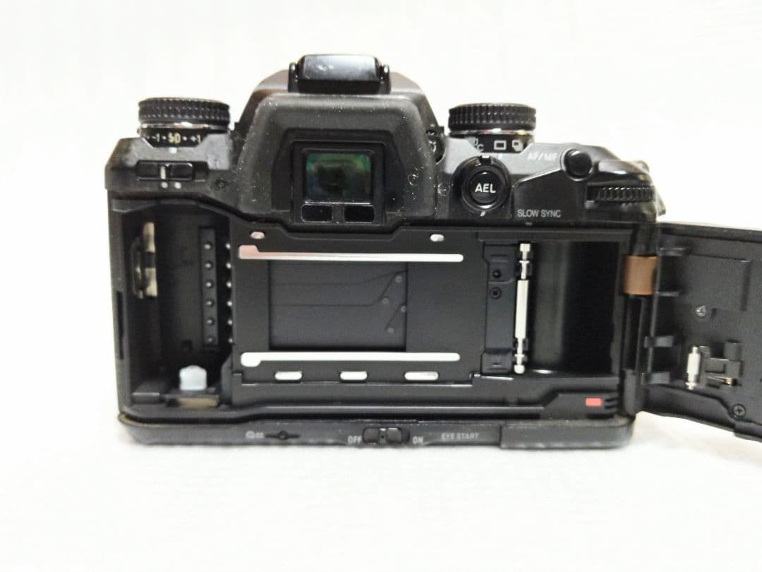 ミノルタ α-7 フィルムカメラとレンズ 2本