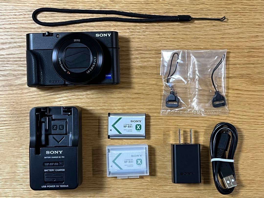 【美品】SONY コンパクトデジカメRX100M5A（バッテリー2個、充電器付）