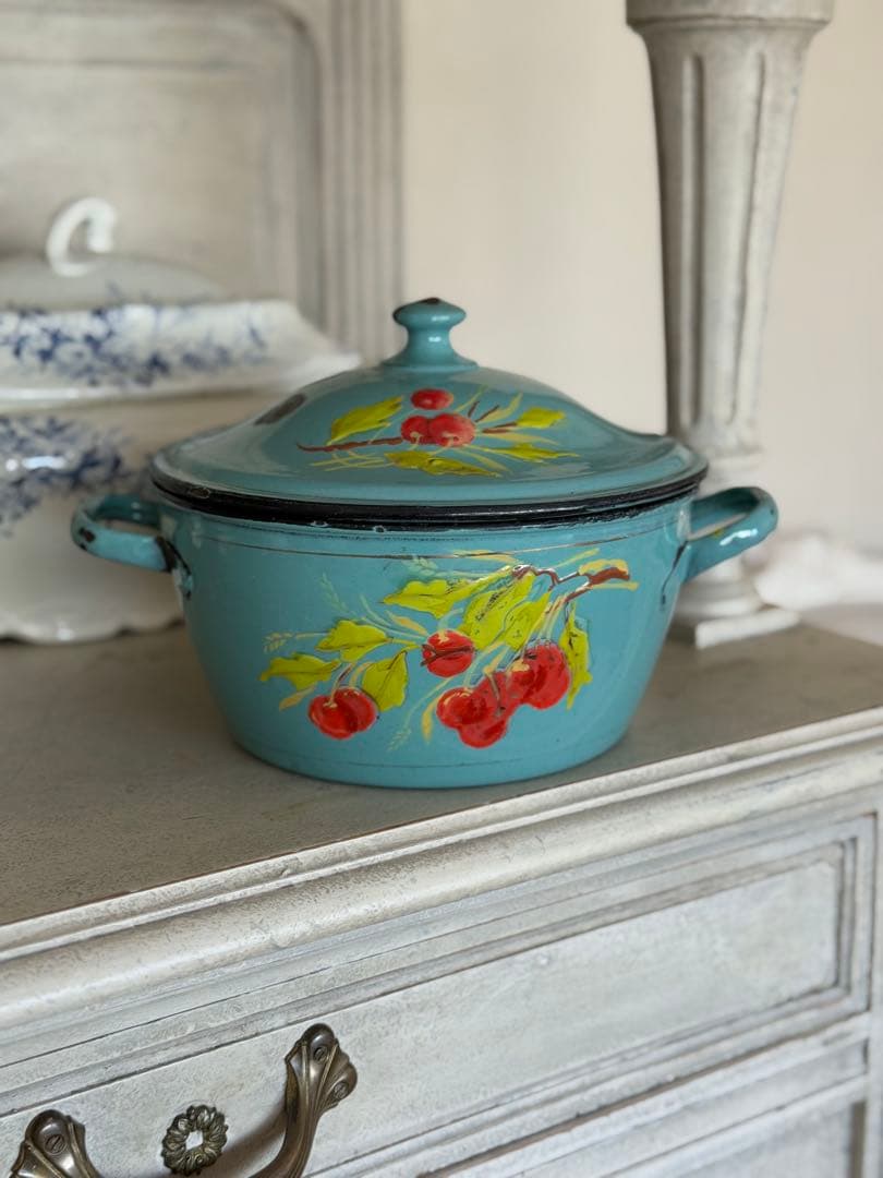 フランスアンティークチェリー柄鮮やかなブルーグリーンのキャセロールスーピエール
