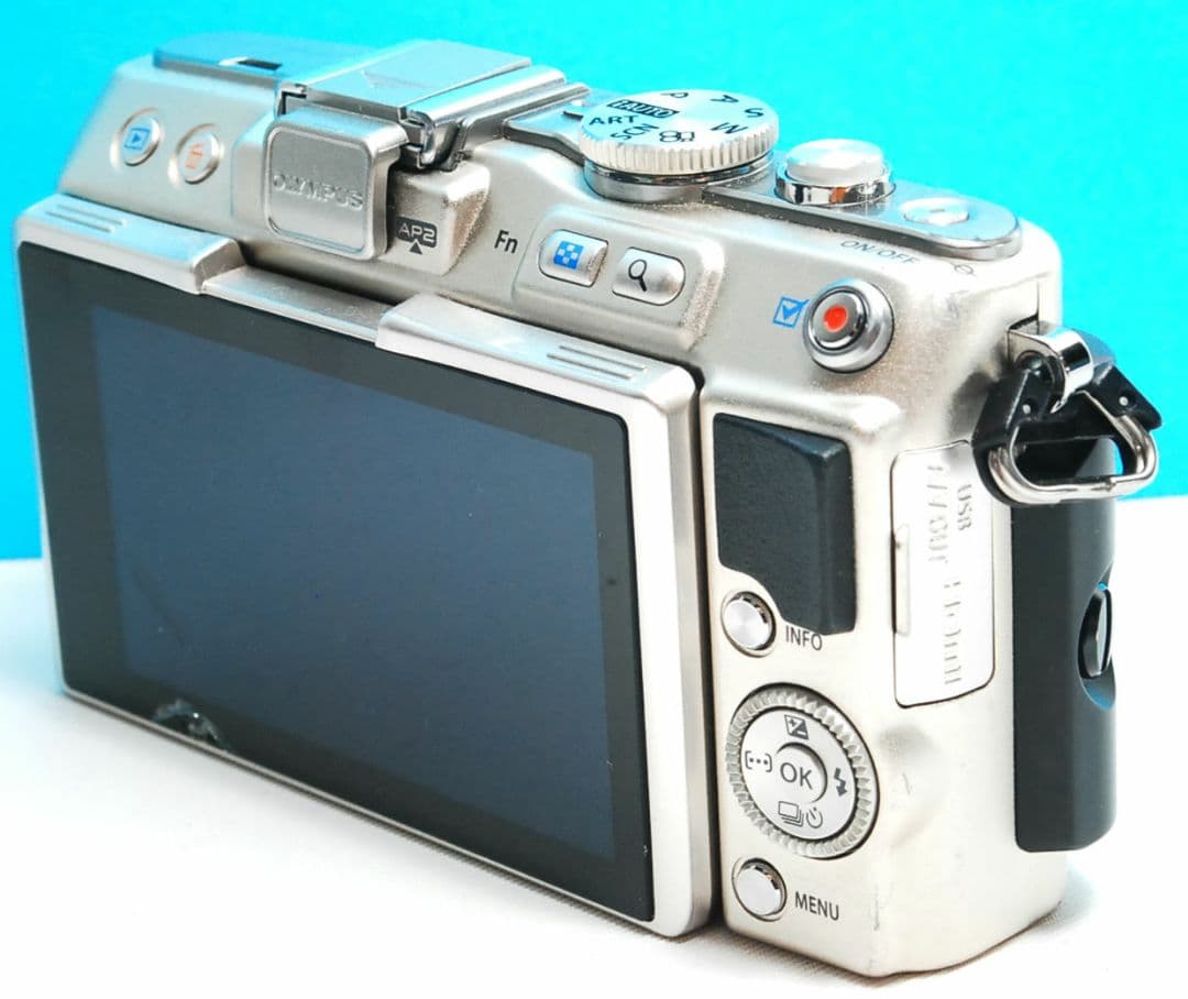 OLYMPUS E PL5 シルバー　ボディ　送料無料