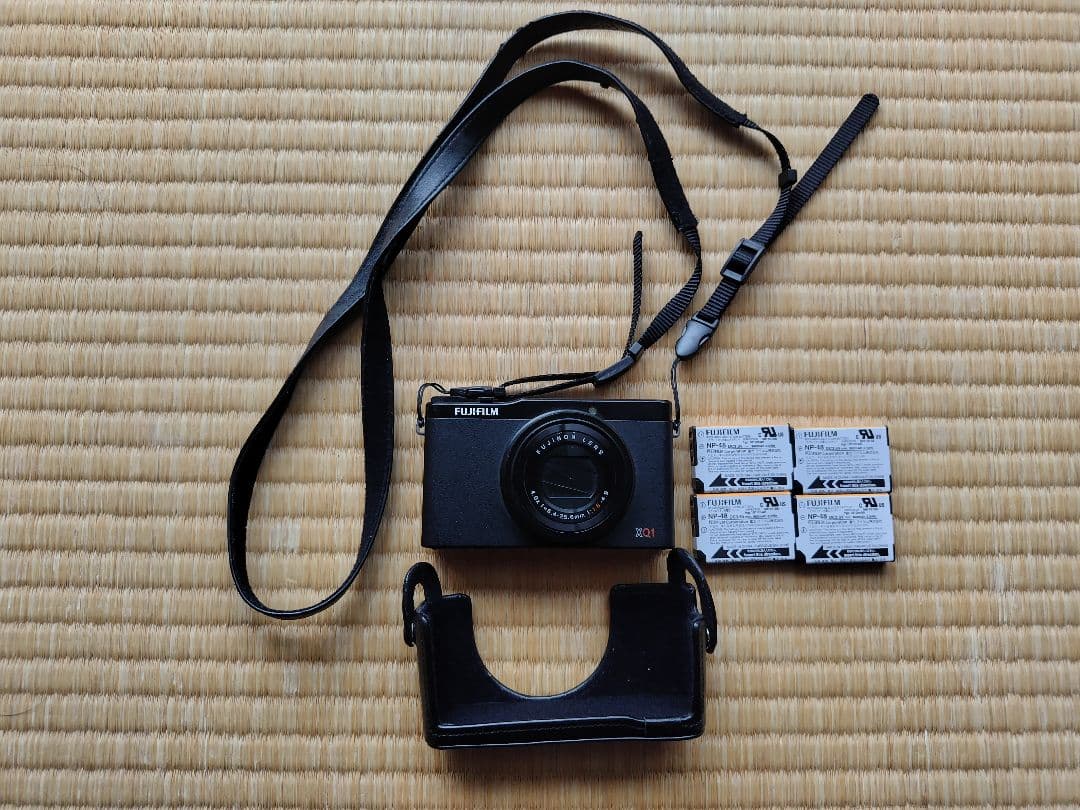 FUJIFILM XQ1 完動品 純正バッテリー4つ 純正カメラケース
