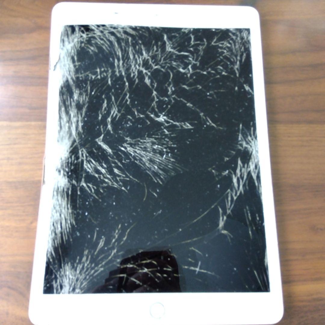 ホワイト iPad本体 画面ひび割れあり