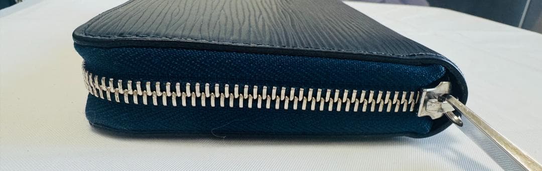 【美品 】ルイヴィトン エピ ジッピーウォレット 長財布　ラウンドファスナー 青