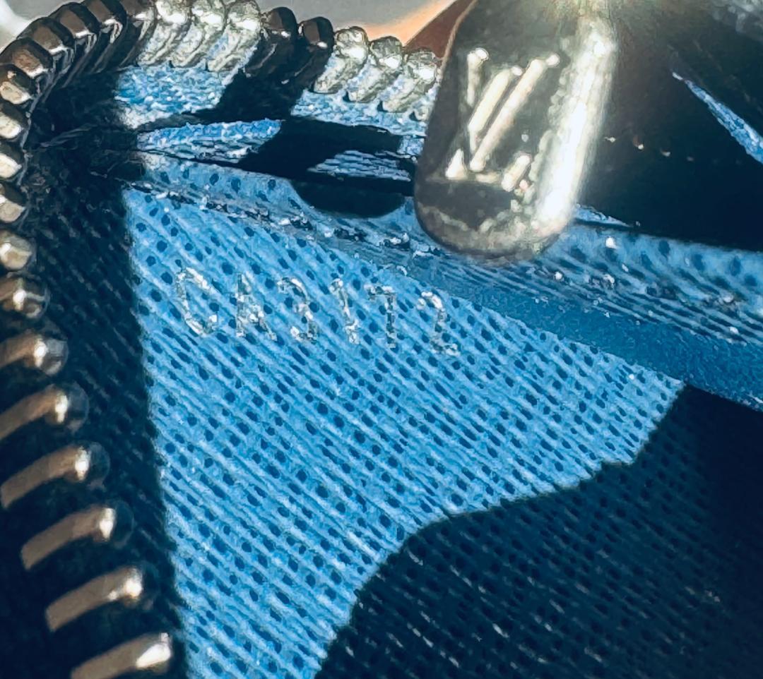 【美品 】ルイヴィトン エピ ジッピーウォレット 長財布　ラウンドファスナー 青