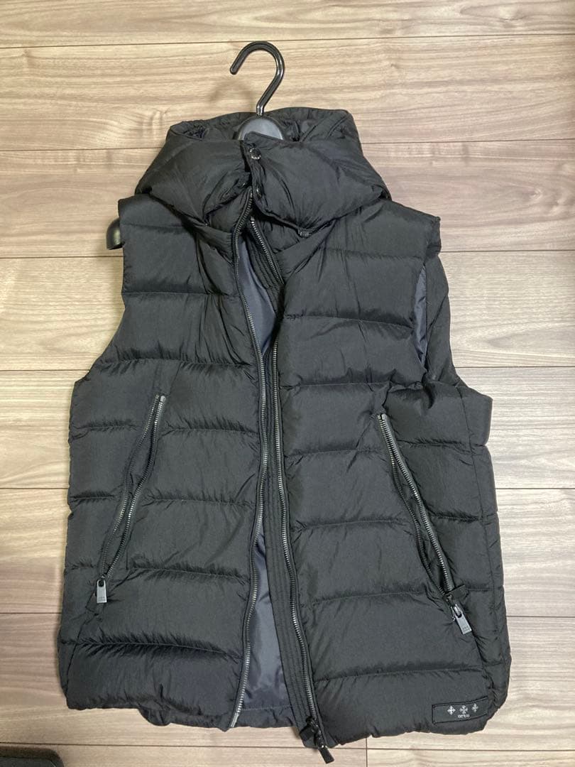タトラスメンズダウンベスト