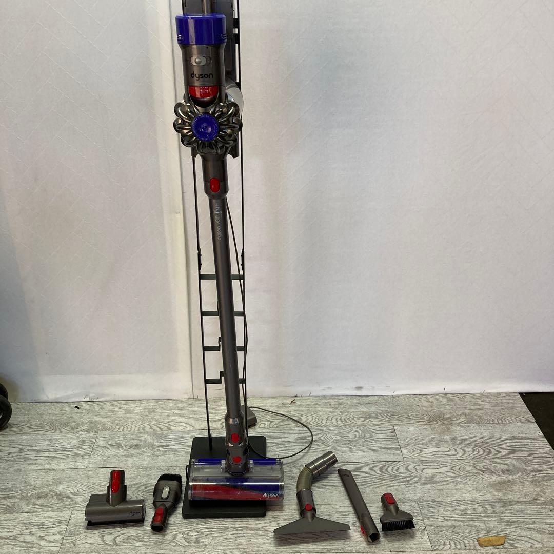 Dyson v8 fluffy+ スティッククリーナー 本体　　スタンド付き