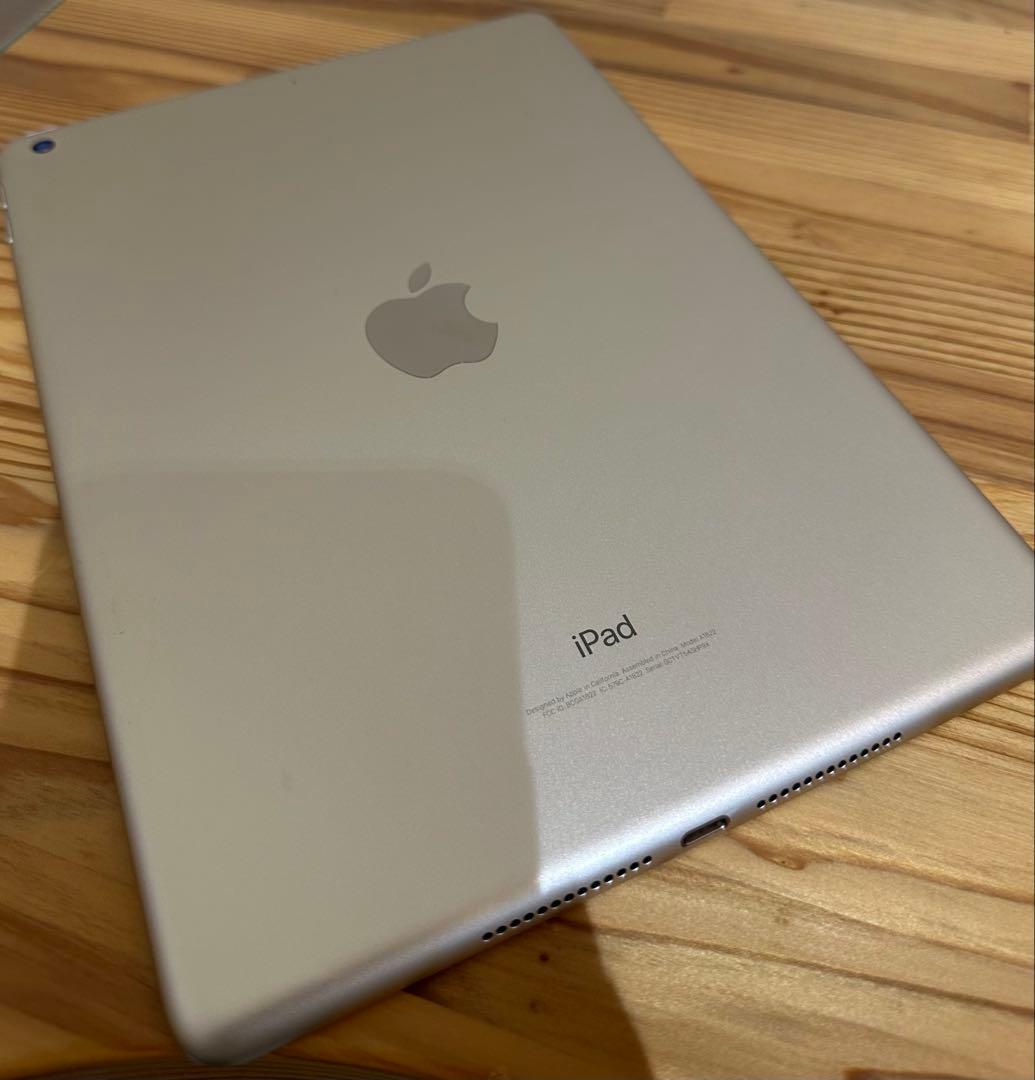 【第五世代】iPad 32gb ゴールド Wi-Fiモデル