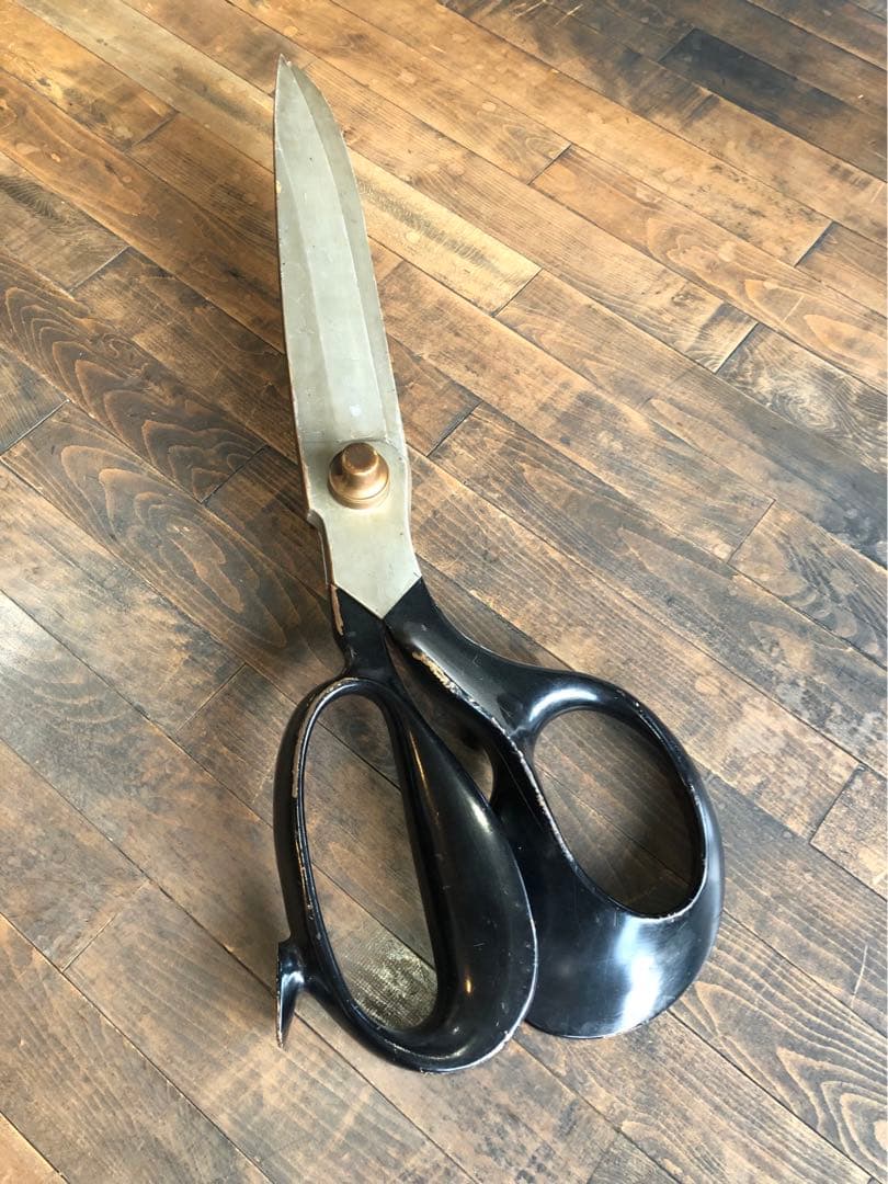 ハサミオブジェ　巨大　看板