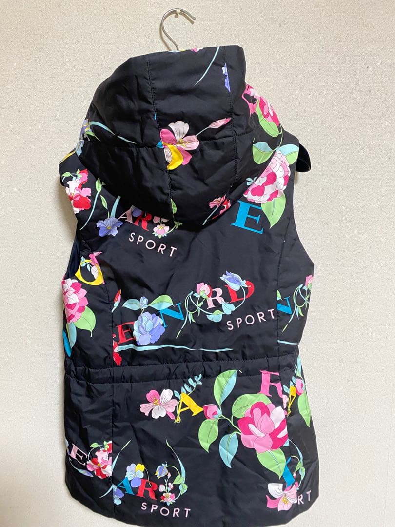 レオナール　LEONARD sport 花柄ポケット付きダウンベスト