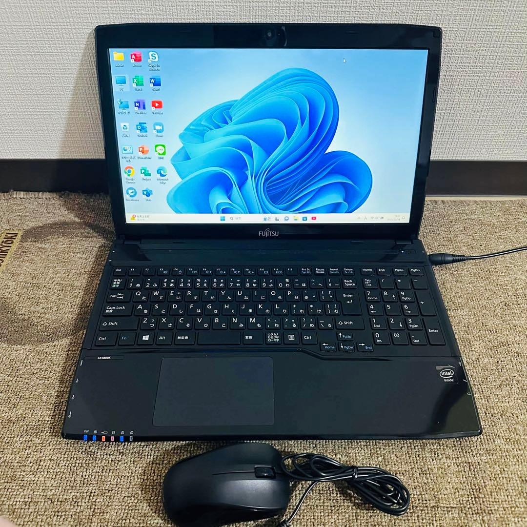 S209 富士通ノートパソコン WEBカメラSSDサクサク Windows11