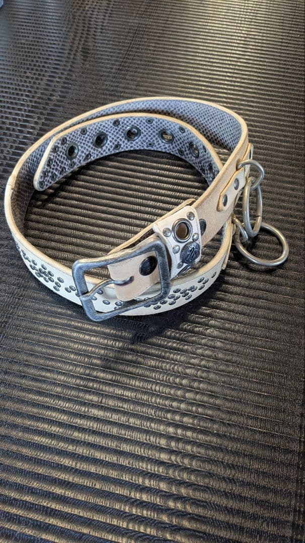 KMRii（ケムリ)レザースタッズベルト