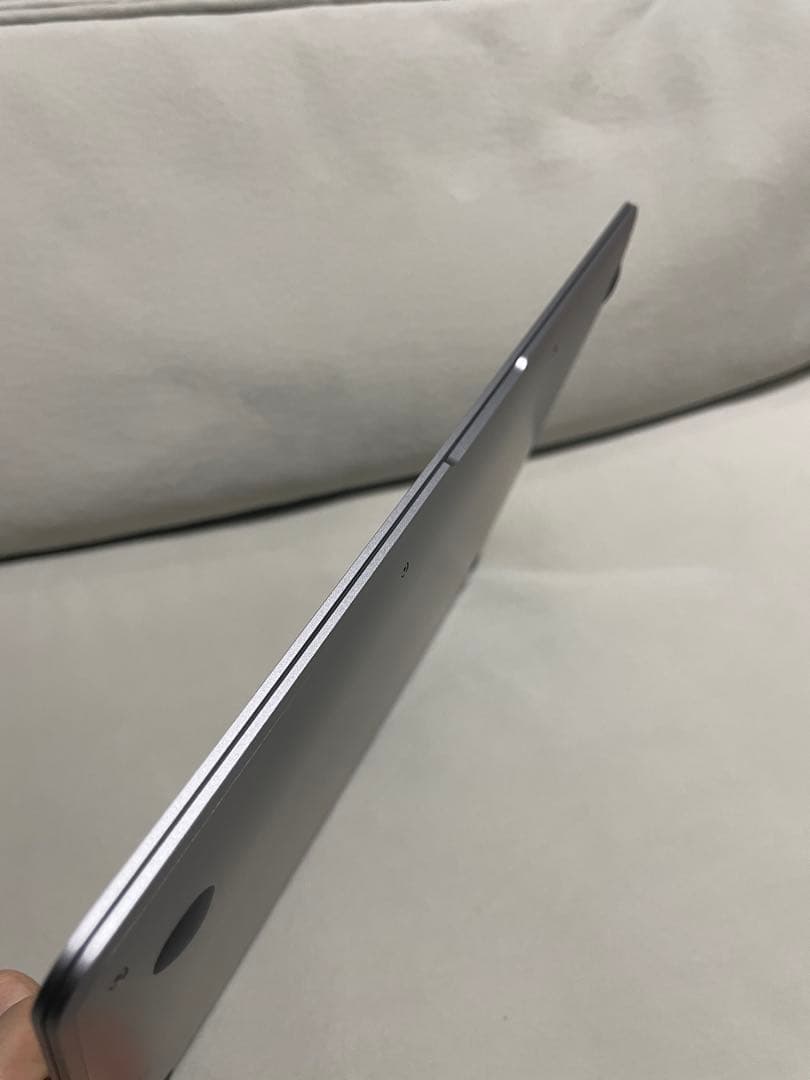 Apple MacBookAir M1 13インチ　99%バッテリ美品液晶線有