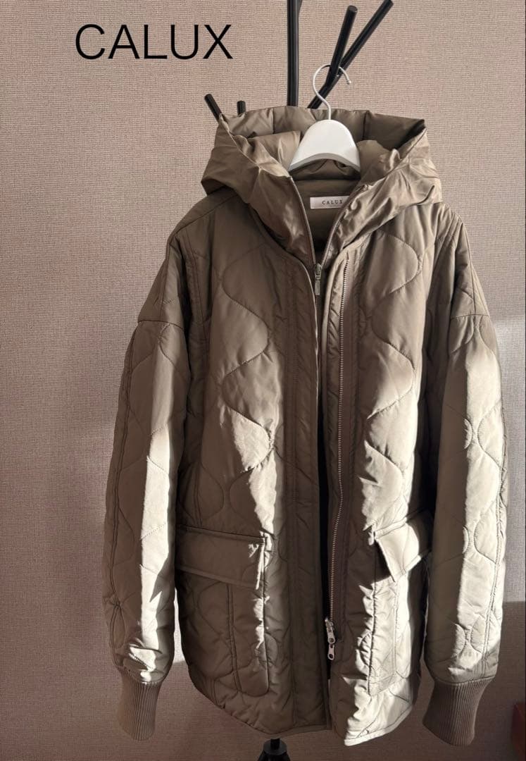 ちえみ　1度のみ使用　キャラクス　CALUX キルティングダウンジャケット