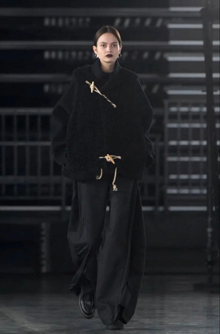 【⭐︎最終値下げ⭐︎】新品未使用【HYKE】 2025ダッフルコート　黒　サイズ2