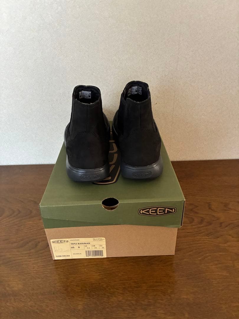 新品未使用　KEEN ブラック チェルシーブーツ　23センチ