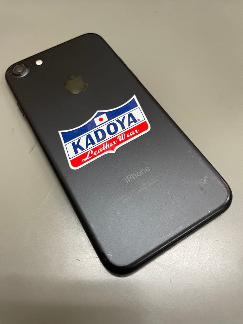AppleアップルiPhoneアイホン7ブラックKADOYAステッカー付き 中古