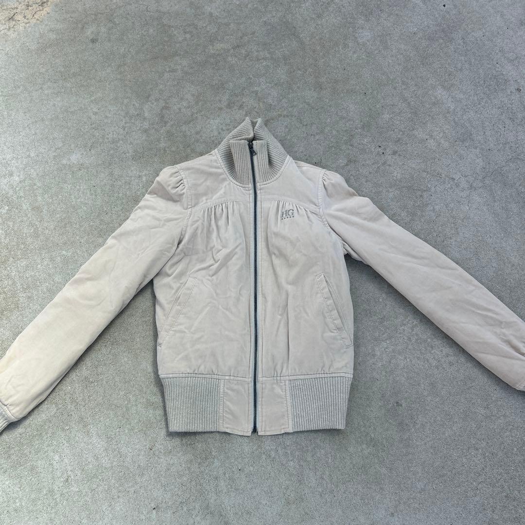 HYSTERIC GLAMOUR ベージュ スタジャンあおば着用