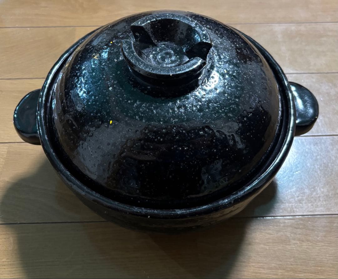 黒い陶器製土鍋 蓋・皿付き