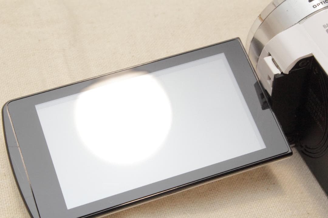 manaminko！JVC Everio GZ-E117-W　ビデオカメラ