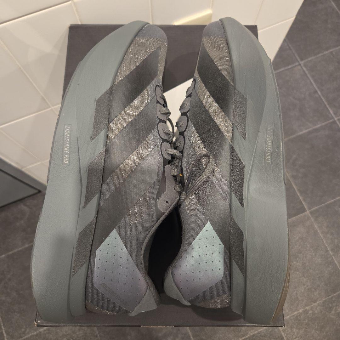 Adidas Adizero EVO SL 28.0 グレー