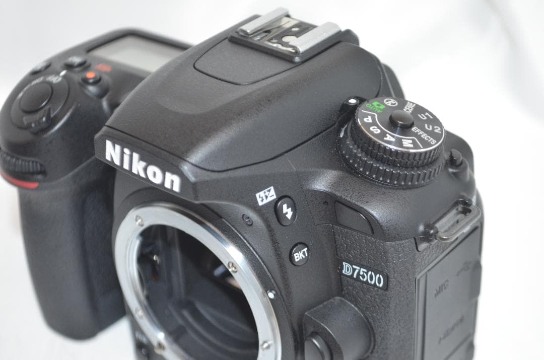 滅多にないシャッター数4400回以下 Nikon D7500☆Wi-Fi搭載