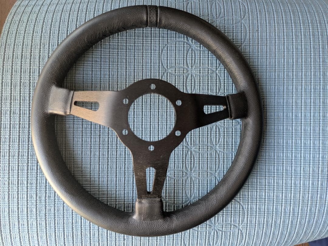 MOMO Full Speed 328φ K12マーチから取り外し