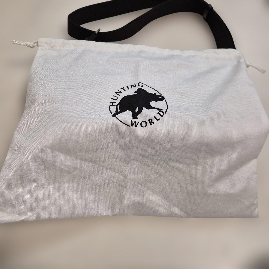 美品　HUNTING WORLD パッチ付きショルダーバッグ