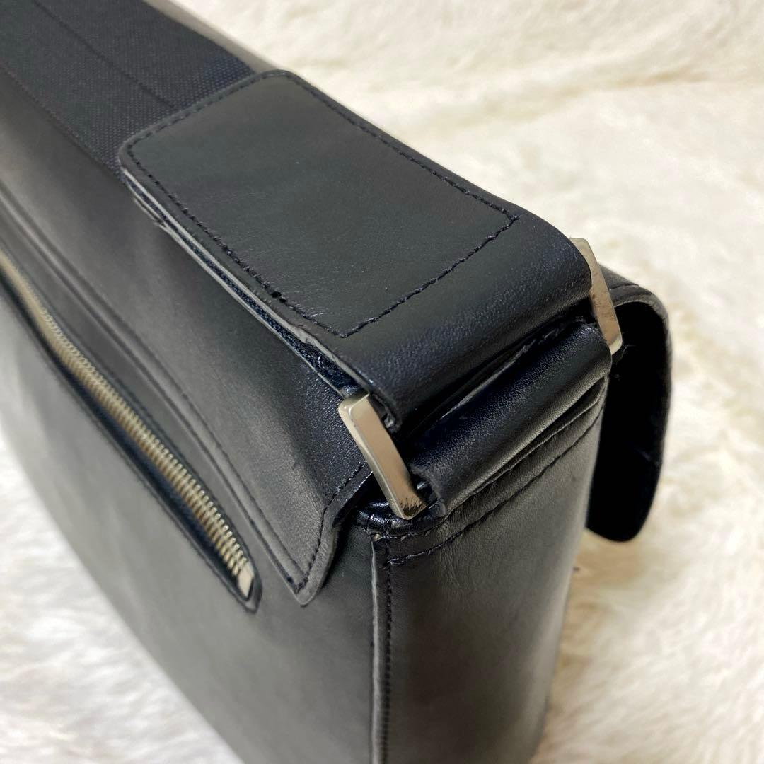 BREE ブラック　本革 メッセンジャーバッグ　肩掛け　斜め掛け　フラップ付き