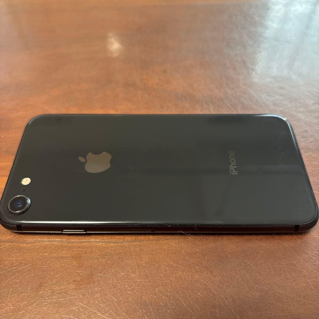 Apple iPhone 8 本体 ブラック　64Ｇ