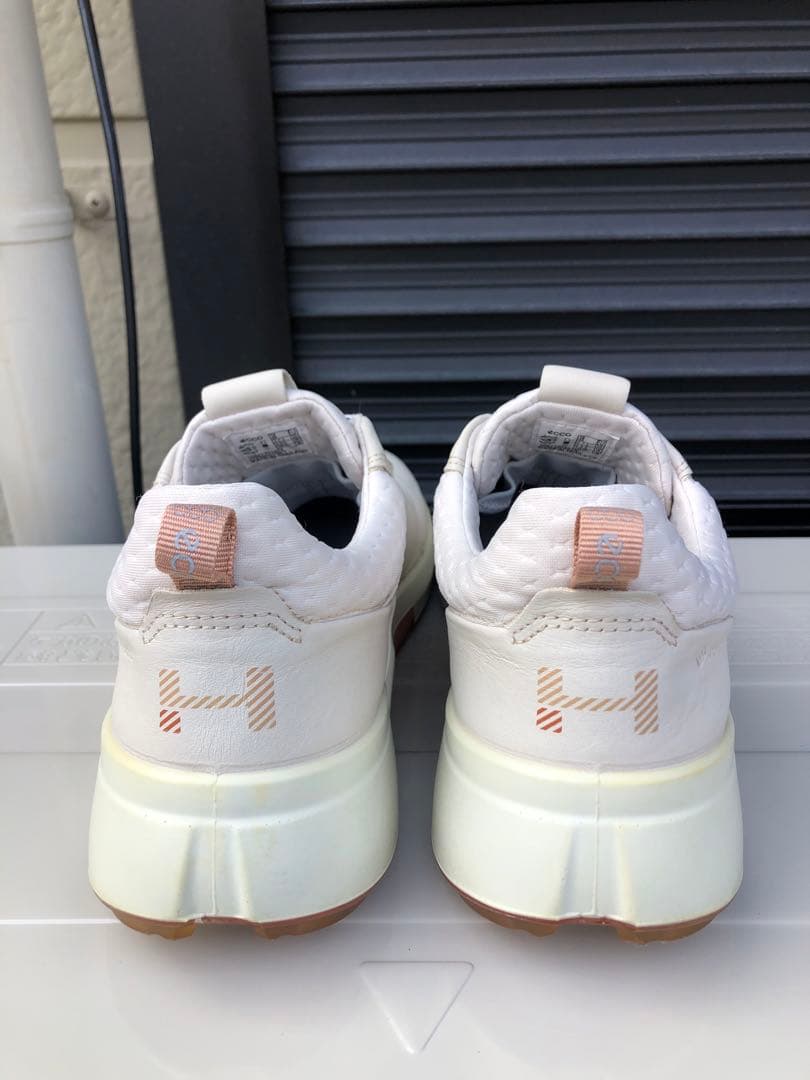 324番 超美品ECCO biom ゴルフシューズ38 24.0cmスパイクレス