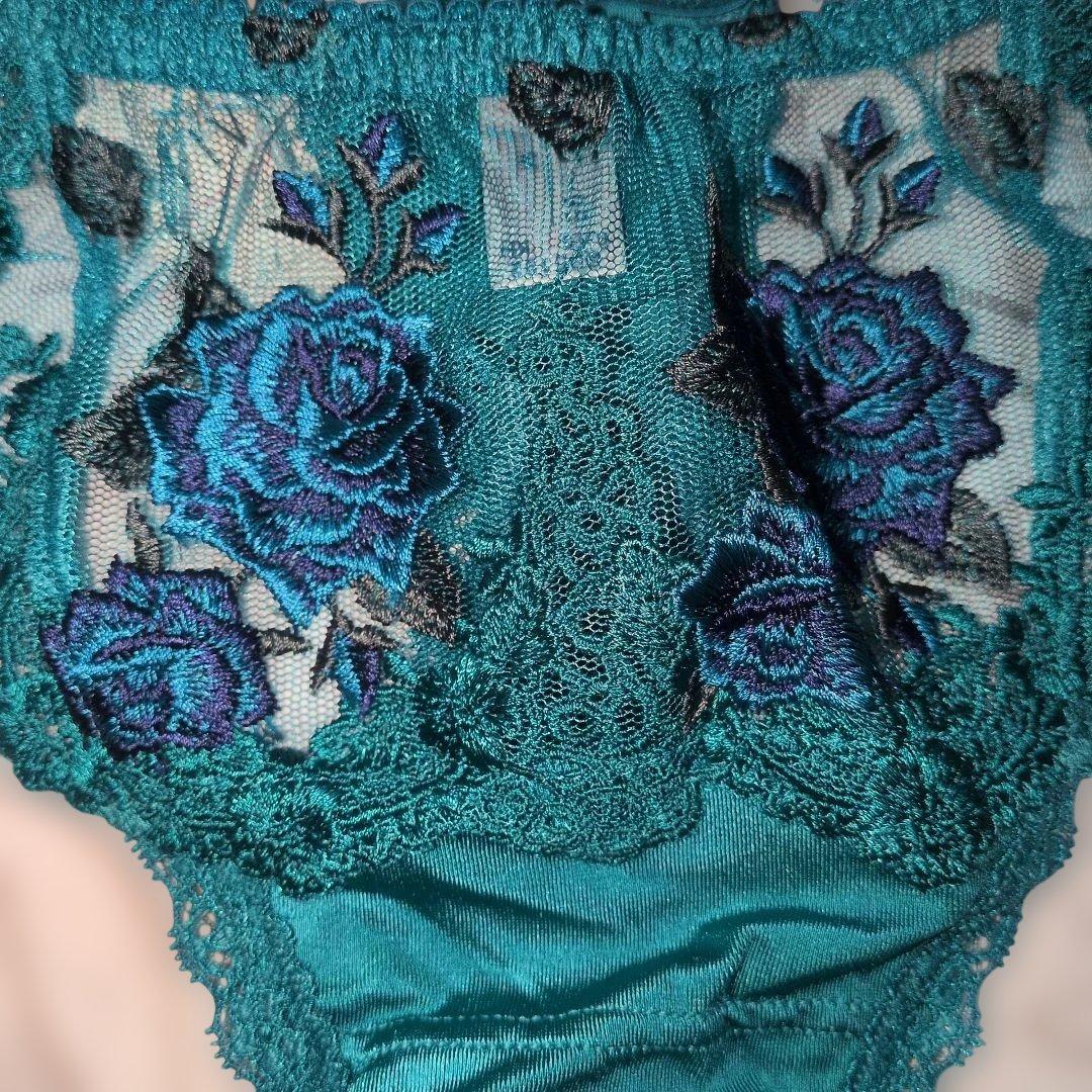 スタディオファイブ　緑　花柄刺繍ブラ・Tバック・ガーターベルト3点セット　C75