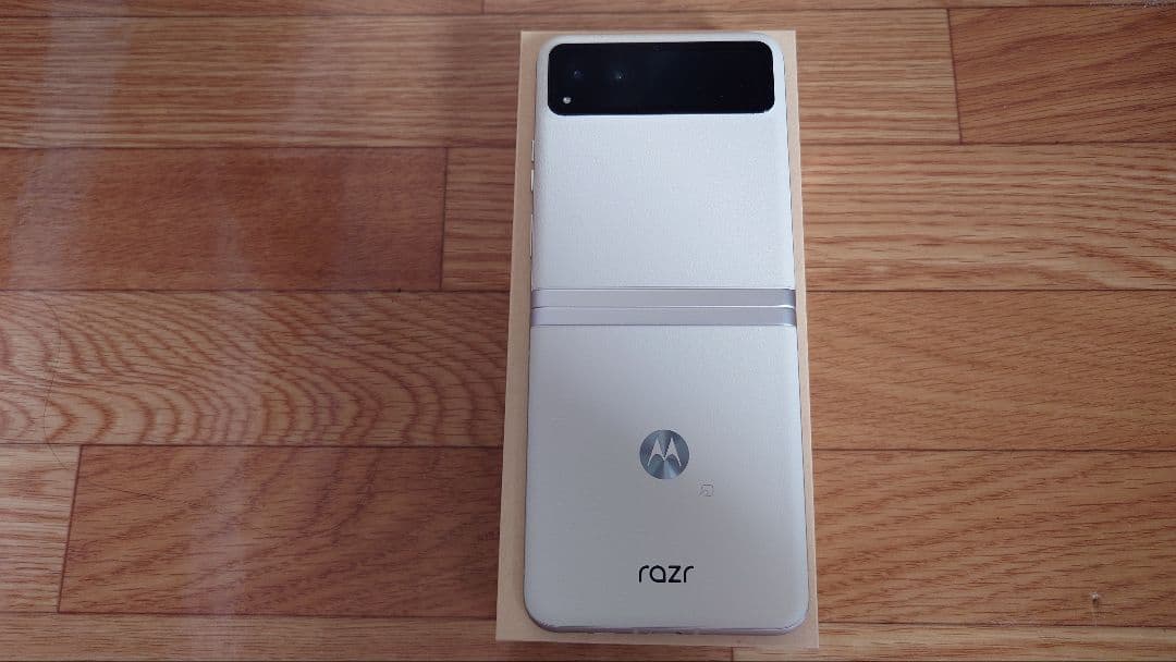 Motorola razr 40 バニラクリーム　SIMフリー