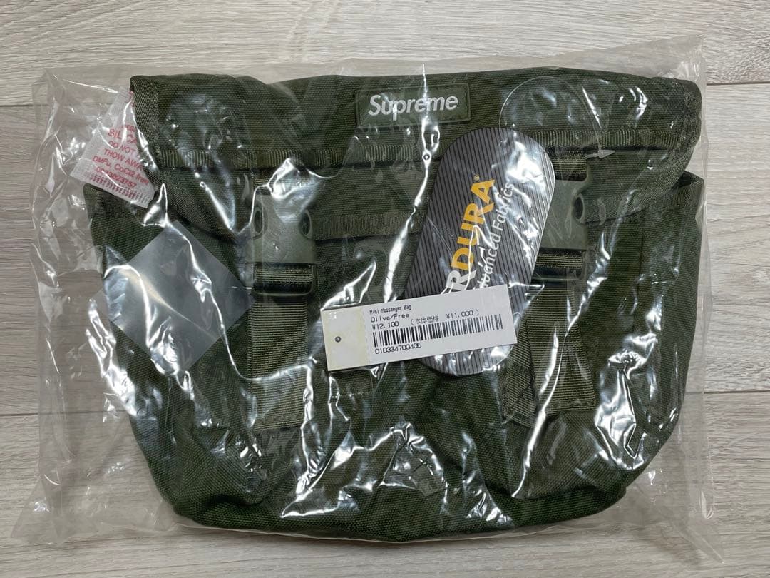 シュプリーム　ミニメッセンジャーバッグ