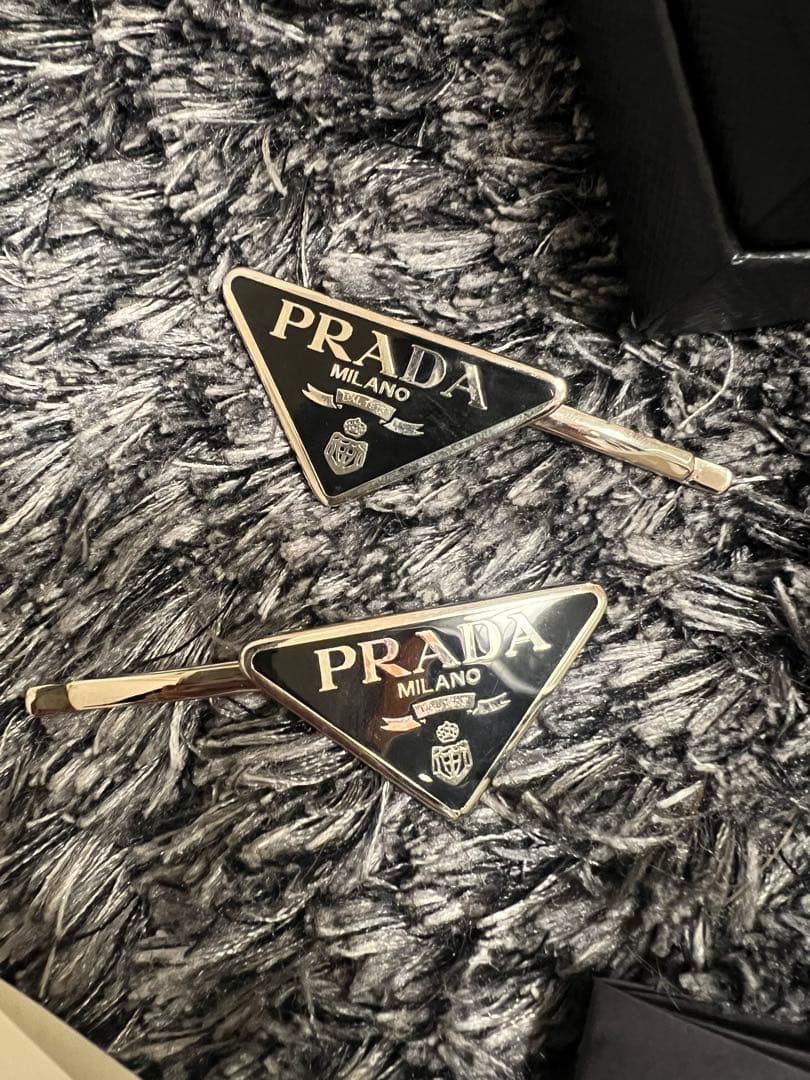 PRADA ヘアピン　美品