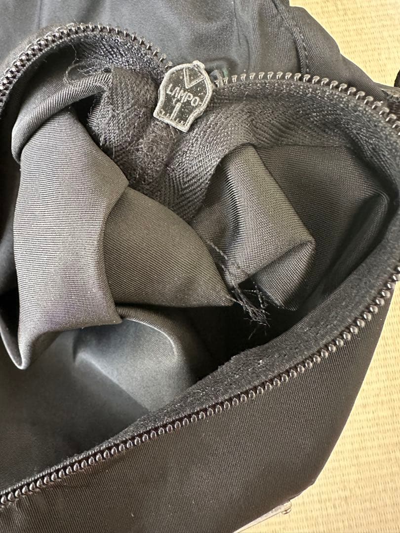 プラダ メッセンジャーバッグ テスートナイロン レザー 黒