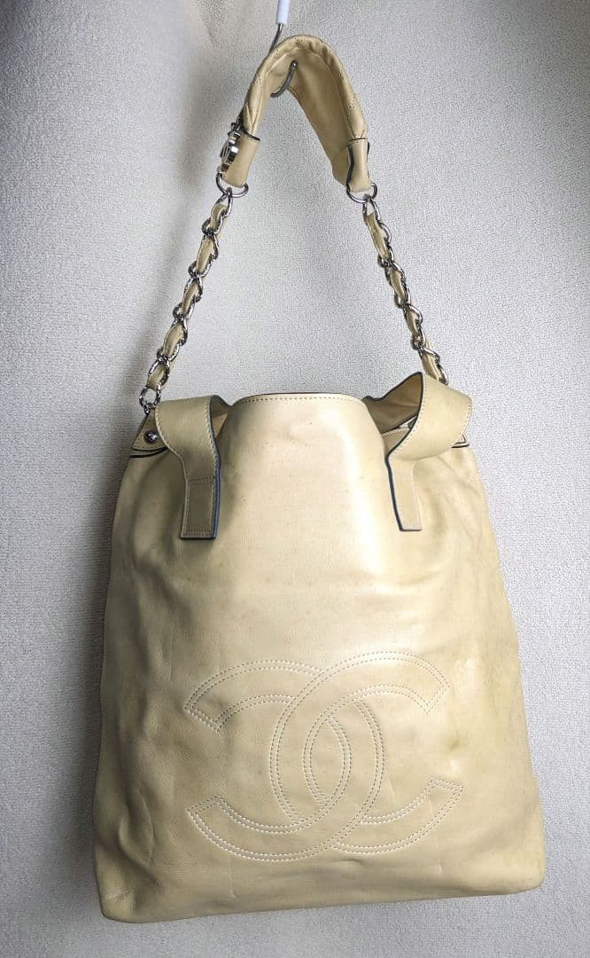 シャネル カーフレザー ハンドバッグ クリームイエロー CHANEL ココマーク