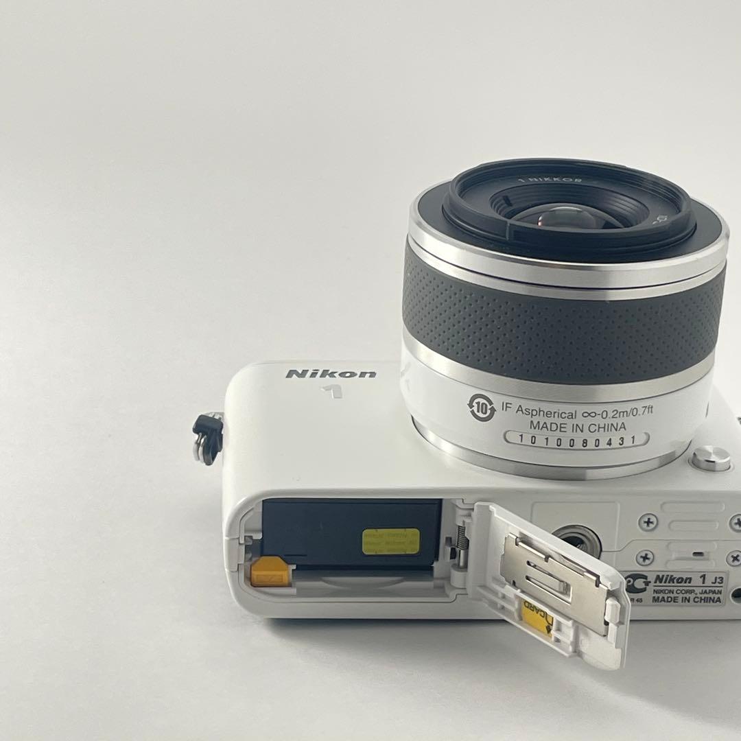 【ショット数2000・返品保証】Nikon1 J3ホワイト 標準レンズキット