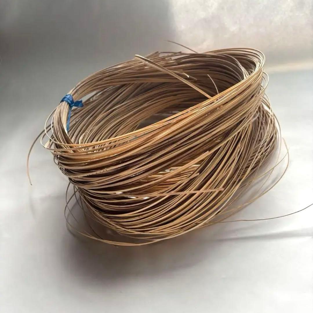 皮付きの籐　材料　幅2.5mm 晒し　100g