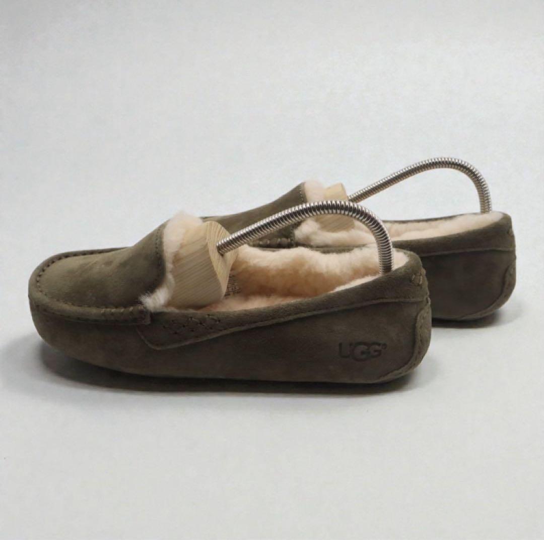 新品同様　UGG モカシン　アンスレー　Ansley カーキ