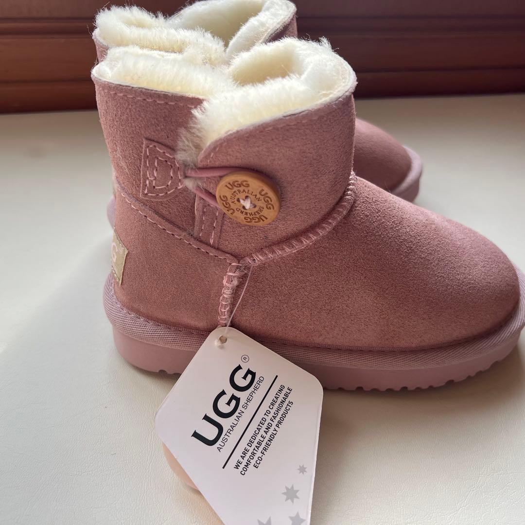 【新品】UGG KIDS ピンク色