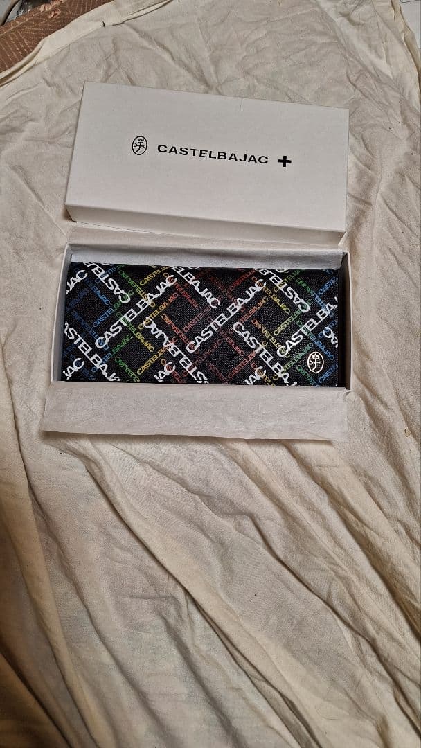 新品未使用カステルバジャック長財布 おまけ中古カステルバジャック長財布
