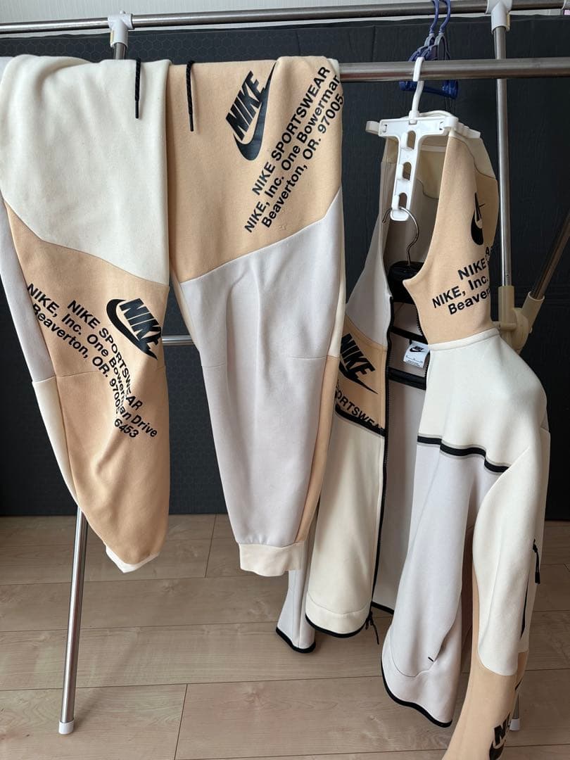 本日限定価格にしました．NIKE テックフリース上下セット 上ＸＬ　　下Ｌ