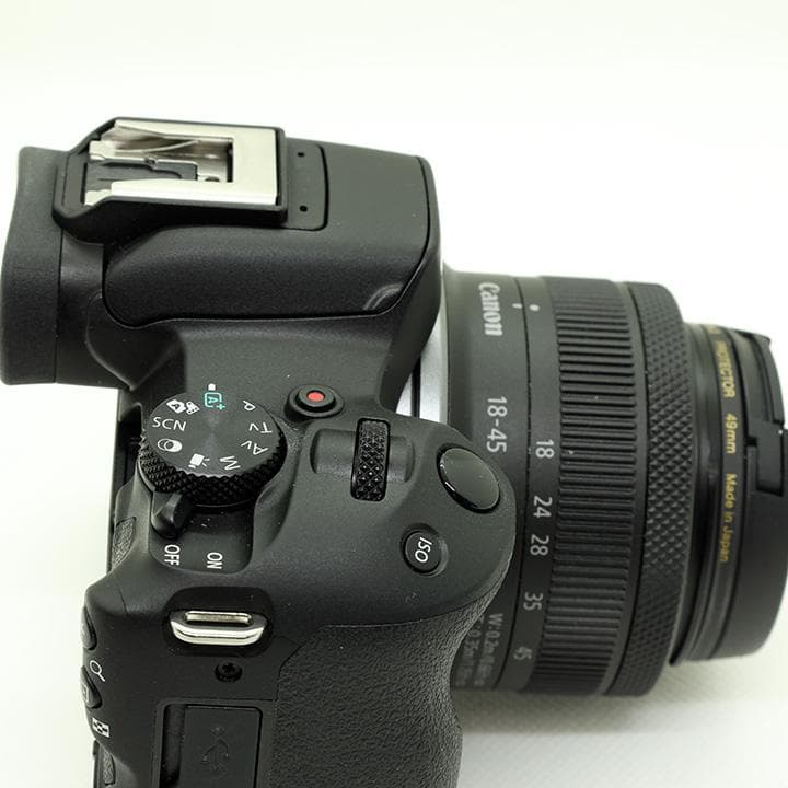 美品 Canon EOS R50 ミラーレス一眼 標準ズームレンズキット 備品付