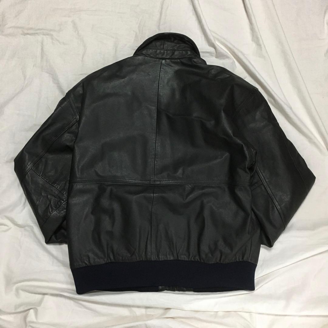 【個性派古着】デザイン革ジャン　牛革　ツヤあり　黒　短丈　ファスナー式　メンズM