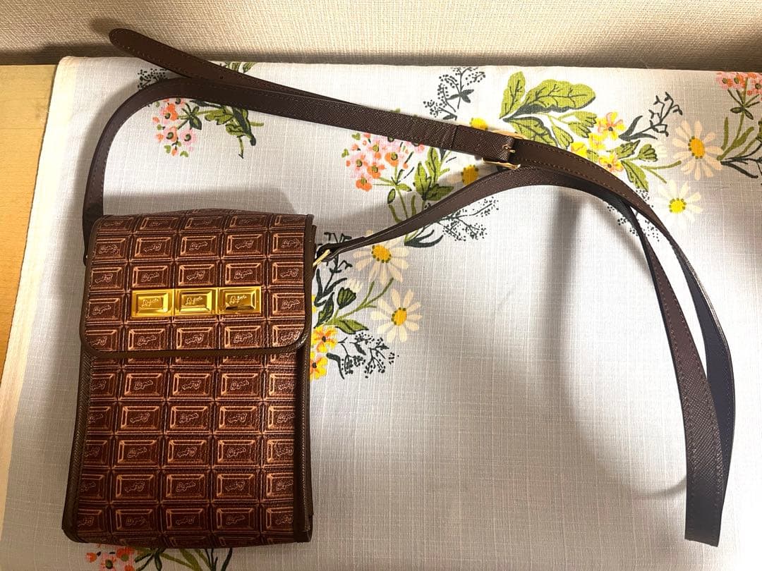 本日限定値下げ　美品　Q-pot スマートバッグ　チョコレート　キューポット