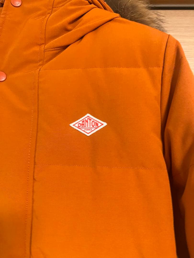 DANTON フード付きオレンジダウンジャケット