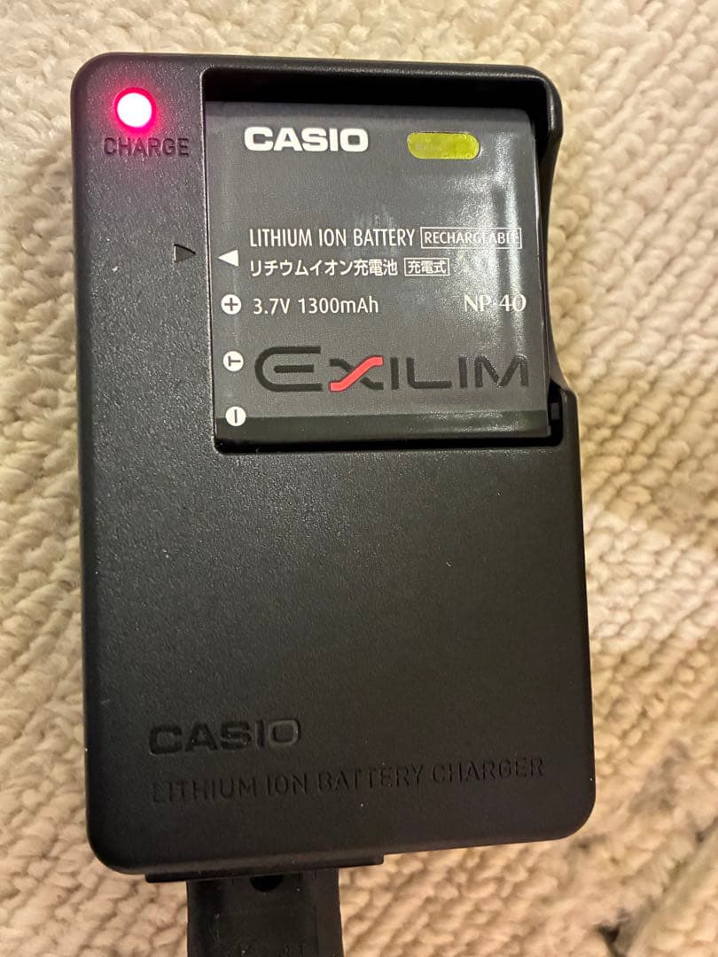 【極美品/訳あり】CASIO EXILIM EX-Z200 シルバー 充電器付き