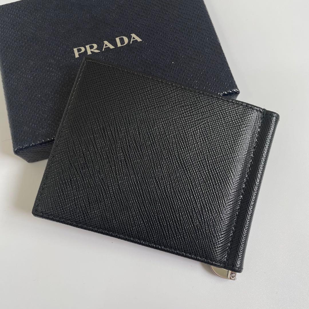 【未使用級】プラダ マネークリップ トライアングル サフィアーノ 2MN077