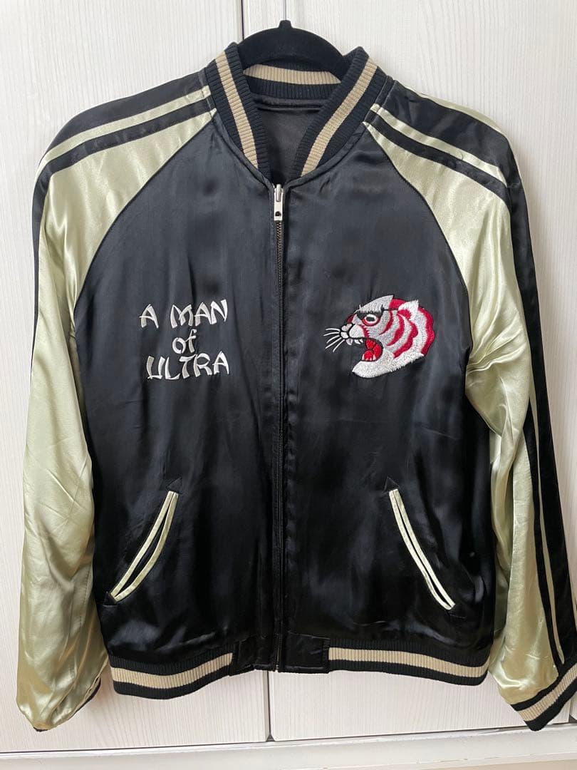 A MAN of ULTRA × Switch Planningコラボスカジャン