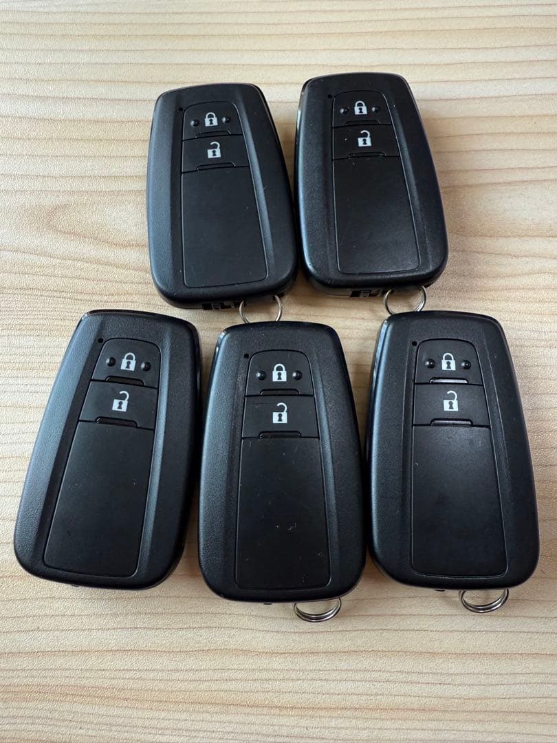 トヨタ純正 プリウス スマートキー (2つボタン)5個送料込み